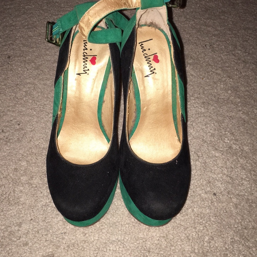 Shoe - Picture 1 of 5